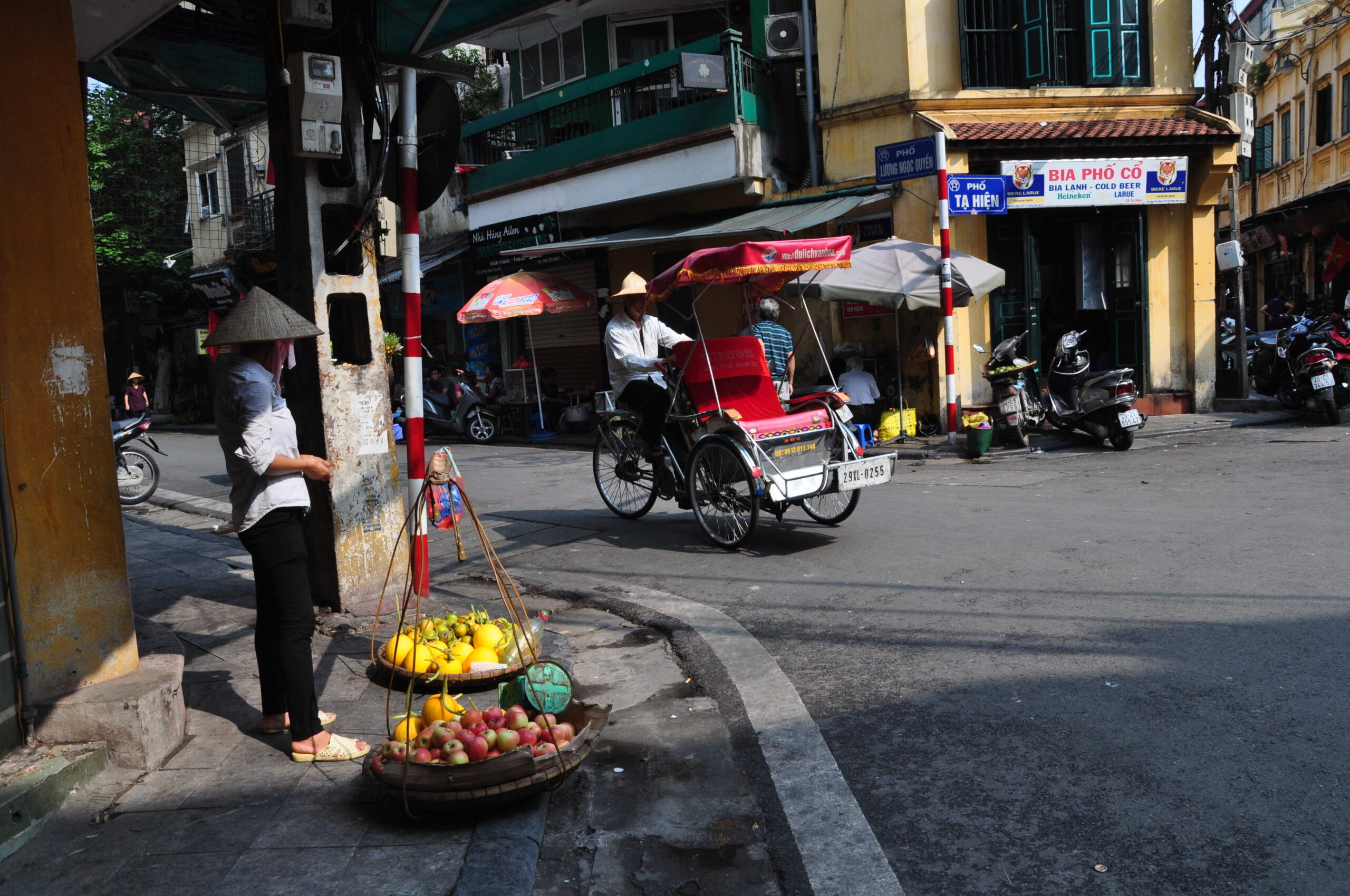 tour 6 day 11 hanoi street vendors 4 2