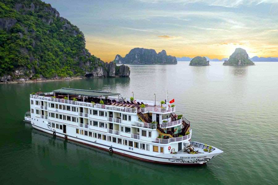 Huong Hai Sealife Cruise, Halong Bay